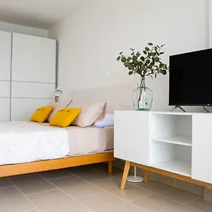 Over Open Sea Apartamento